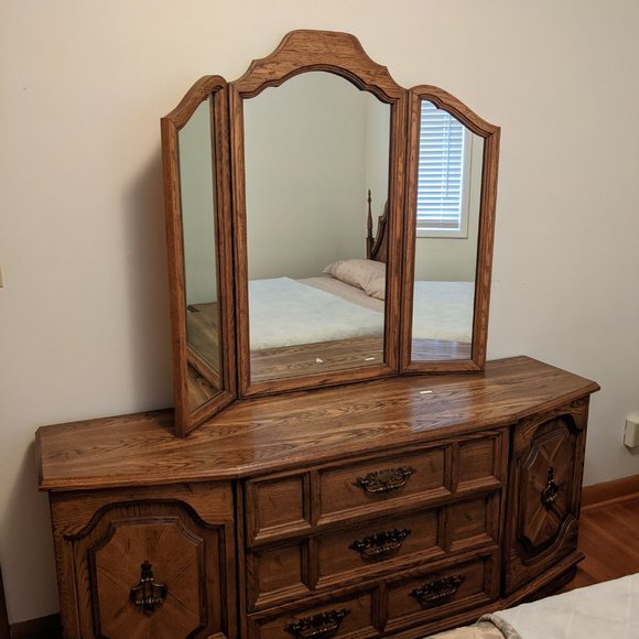 Bedroom suite - Picture 3 of 4